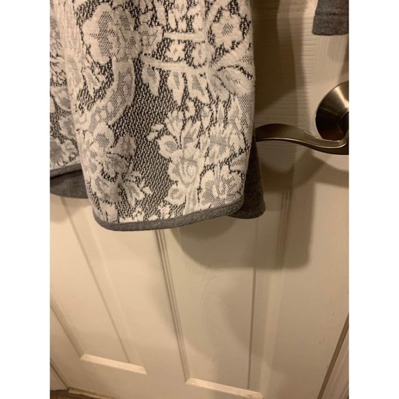 Van Heusen gray lace blouse - Picture 3 of 6